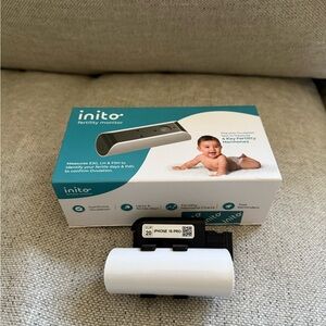 Inito Fertility Monitor with iPhone 15 pro clip